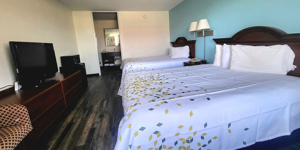 Greeneville Inn And Suites - photo 10