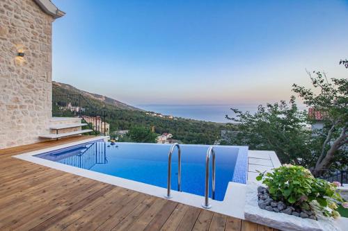 Villa Lota Makarska Exklusiv — 4-Star Luxury Hotel in Baska Voda, Croatia