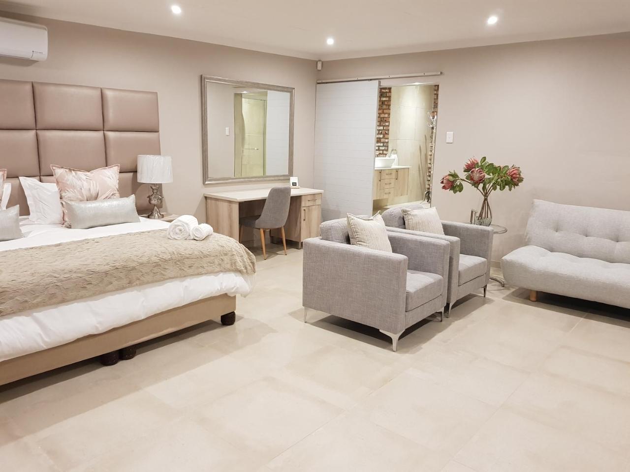 ParkHill Luxury Accommodation — 4-Star Luxury Hotel in Langenhoven Park, South Africa