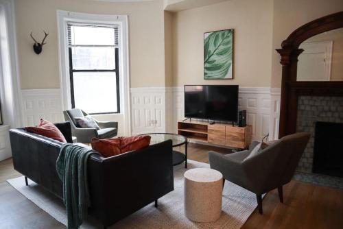 Lovely Fenway 1br in Historic Boston Building — 4-Star Luxury Hotel in Boston, United States