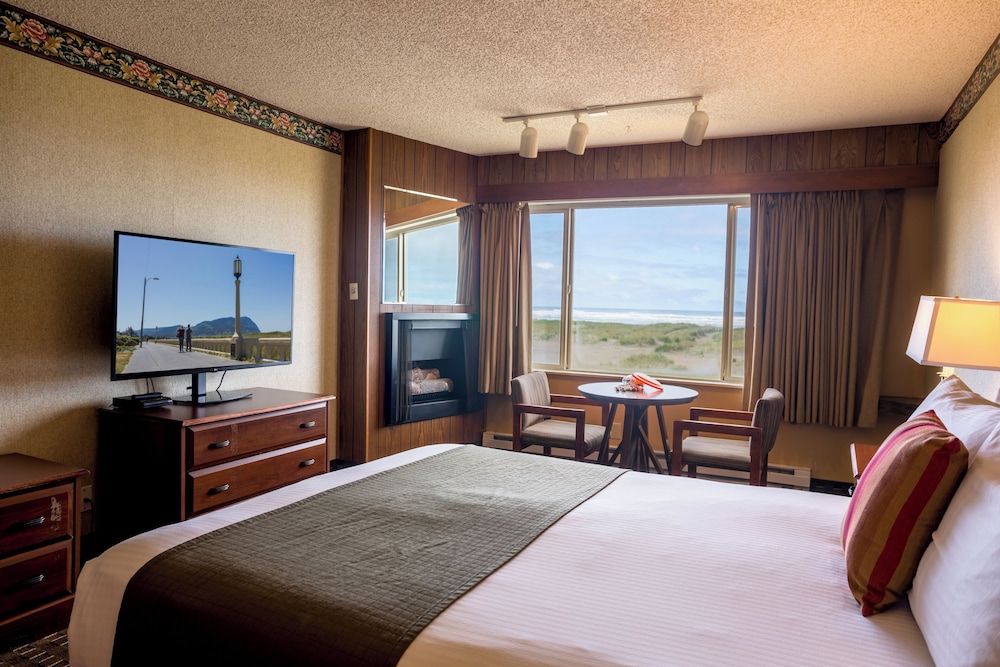 Ebb Tide Oceanfront Inn - photo 39