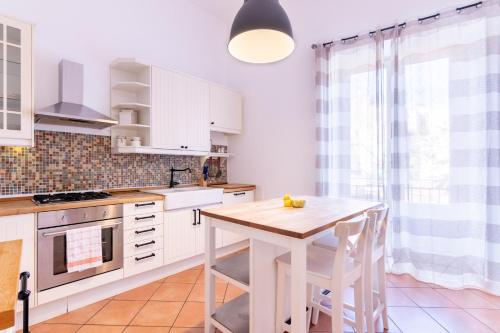 Viola's Luxury House — 4-Star Luxury Hotel in Palermo, Italy