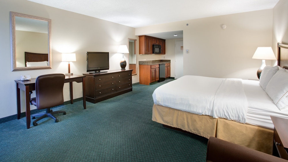 Holiday Inn Express Indianapolis Airport by IHG - photo 8