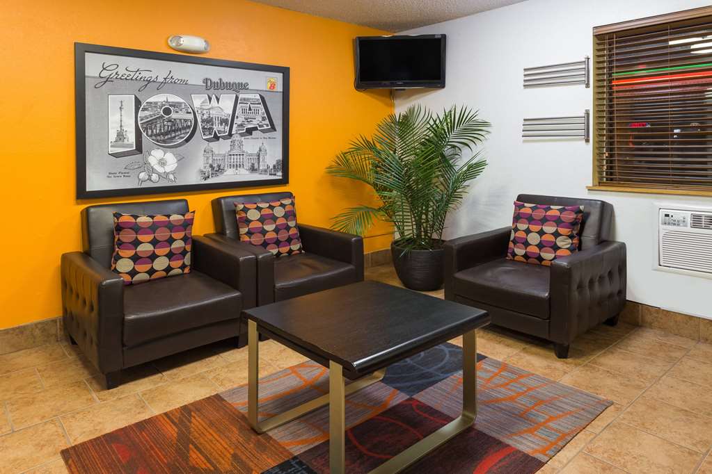 Super 8 by Wyndham Dubuque - photo 4