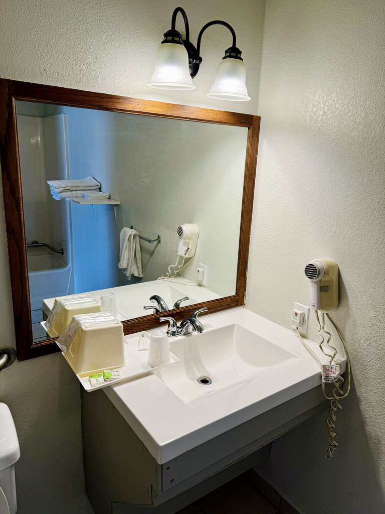 Knights Inn Bridgeport Frankenmuth - photo 20