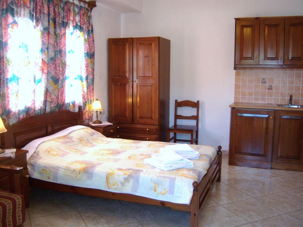 Yellow Stella Studios — Skopelos — photo 2
