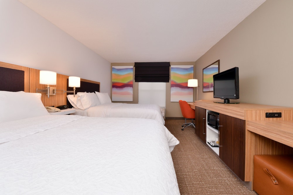 Hampton Inn & Suites Plymouth - photo 14