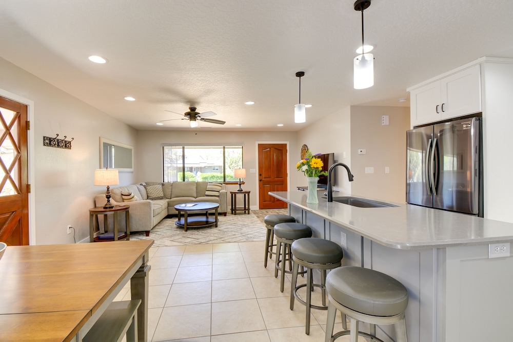 Putting Green and Patio Central Prescott Home — 4-Star Luxury Hotel in Prescott, United States
