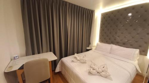 Silom Cityview Paradise Room 21870792 — Bang Rak