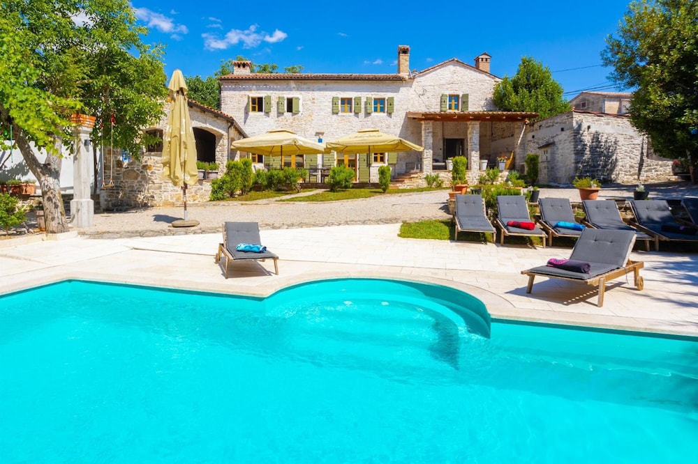 Villa Damiana — 4-Star Luxury Hotel in Zminj, Croatia
