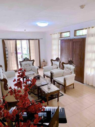 Guest House Sakura F3 — 5-Star Luxury Hotel in Bogor, Indonesia