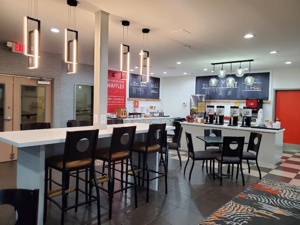 Hampton Inn Olathe - photo 38
