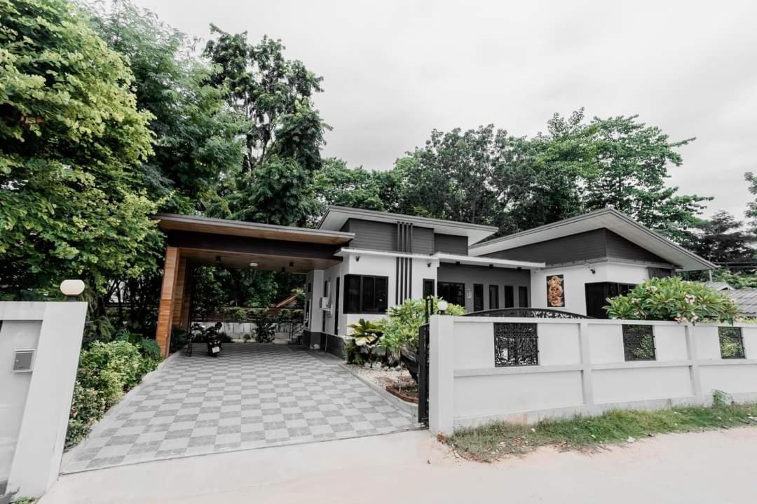 Ying Yang House Sawankhalok — 4-Star Luxury Hotel in Sawankhalok, Thailand
