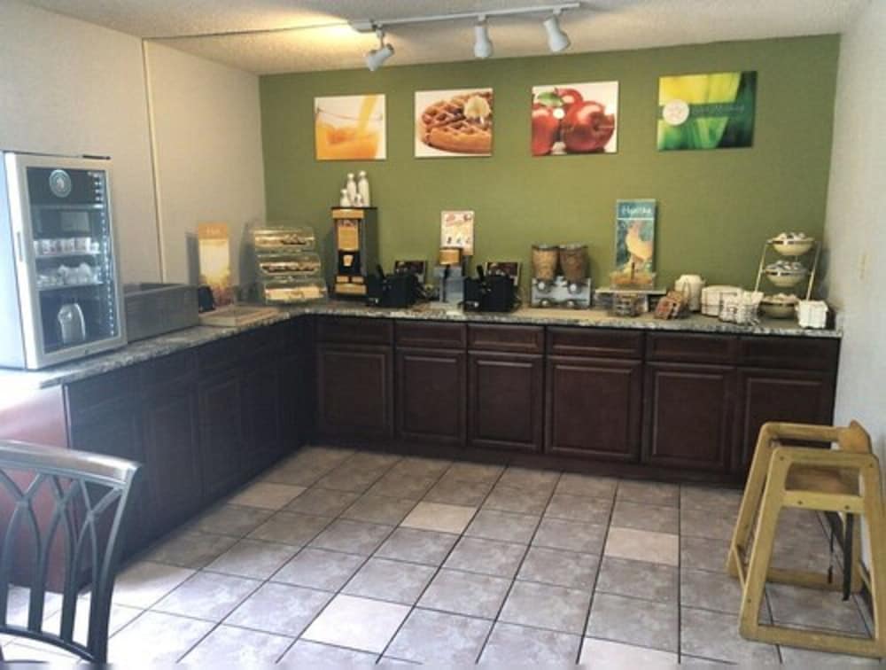Quality Inn Elkton St. Augustine South - photo 21