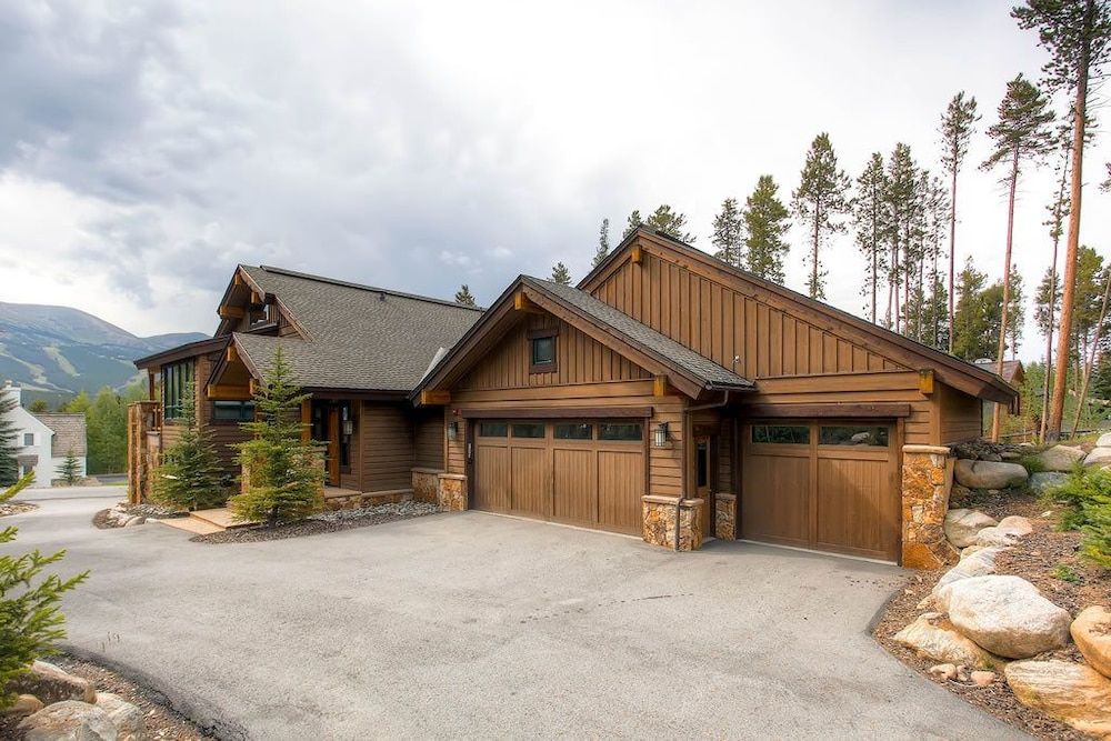 Mountain Majesty Manor Main Street by Pinnacle Lodging — 4-Star Luxury Hotel in Breckenridge, United States