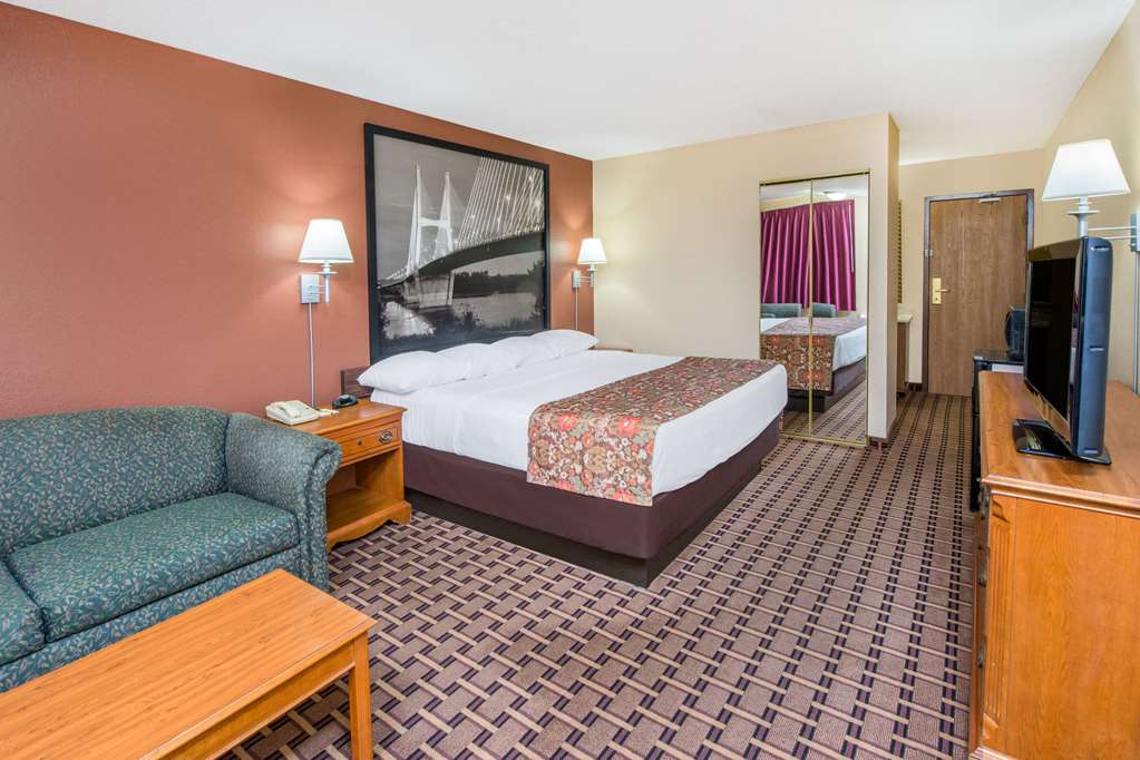 Super 8 by Wyndham Charleston Sikeston East MO - photo 13