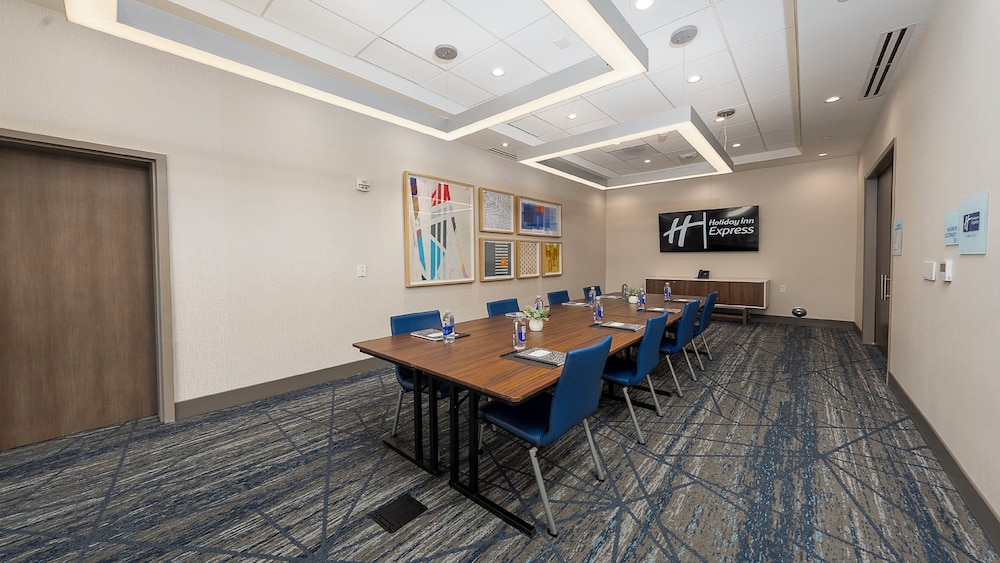 Holiday Inn Express & Suites Ridgecrest China Lake by IHG - photo 31