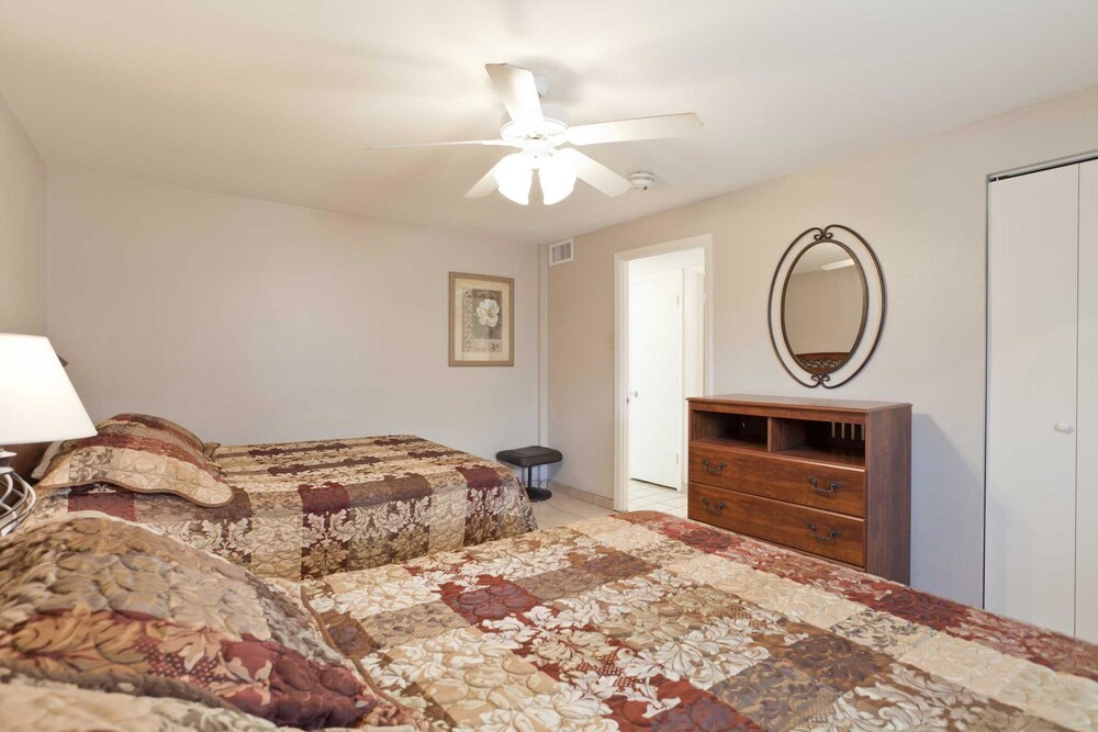 Bahia Mar Solare Tower 6th floor Oceanview Condo 3bd 3ba w Pools - photo 3
