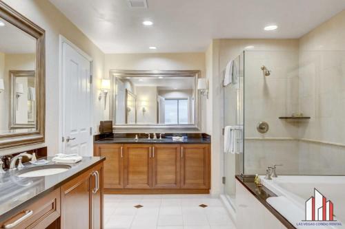 MGM Signature 15 620 1Br 2Ba Balcony Suite
