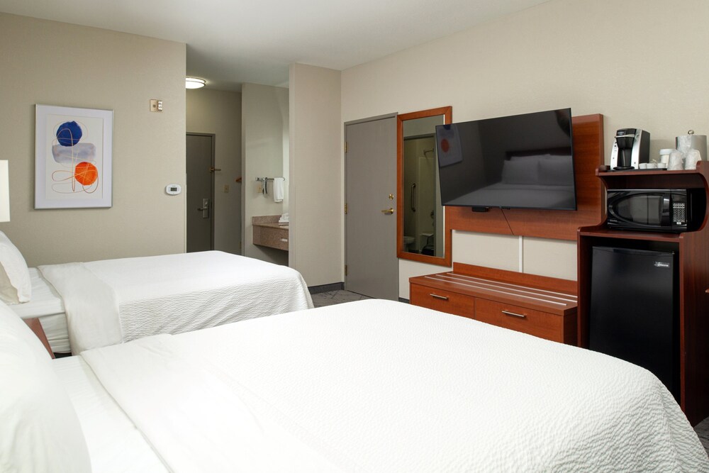 Holiday Inn Express Suites Farmington - photo 34