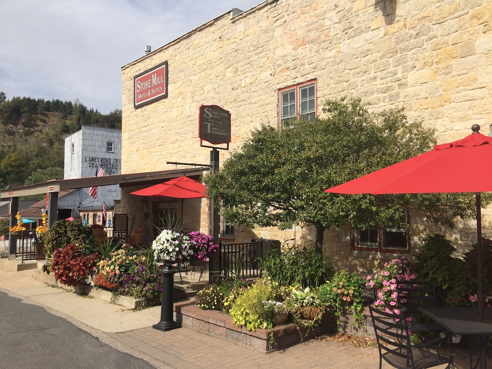 Stone Mill Hotel & Suites - photo 116