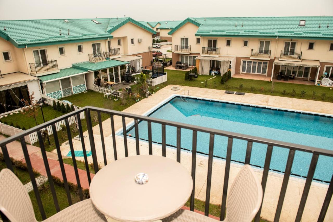 Raphael Apartment North Bucharest Cosmopolis — 4-Star Luxury Hotel in Stefanestii De Jos, Romania