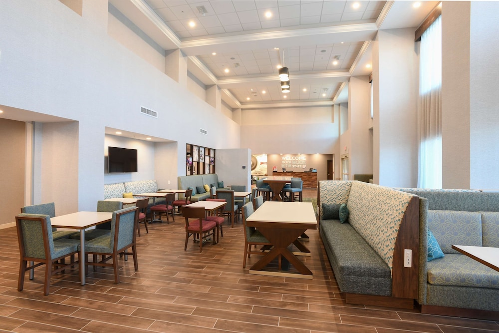 Hampton Inn & Suites Cincinnati Liberty Township - photo 4