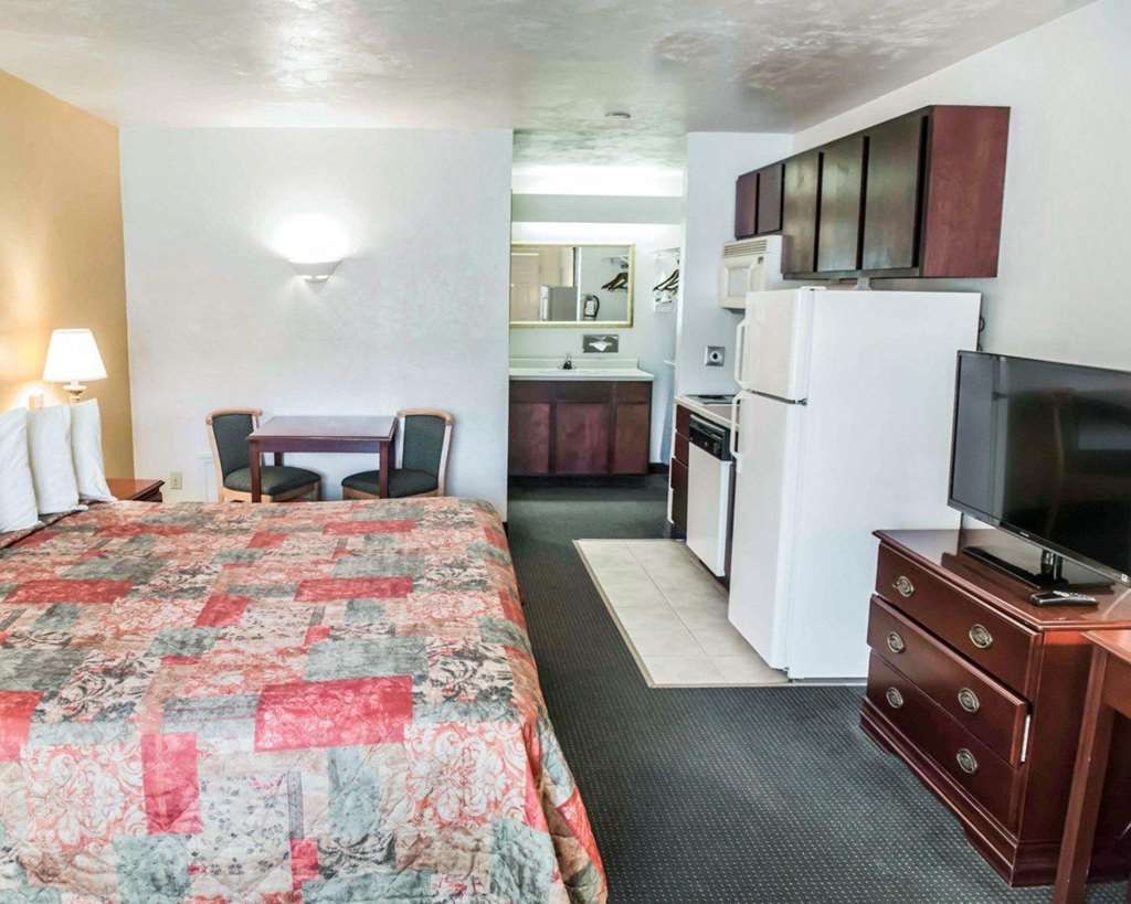 Suburban Studios Tallahassee near University - photo 3