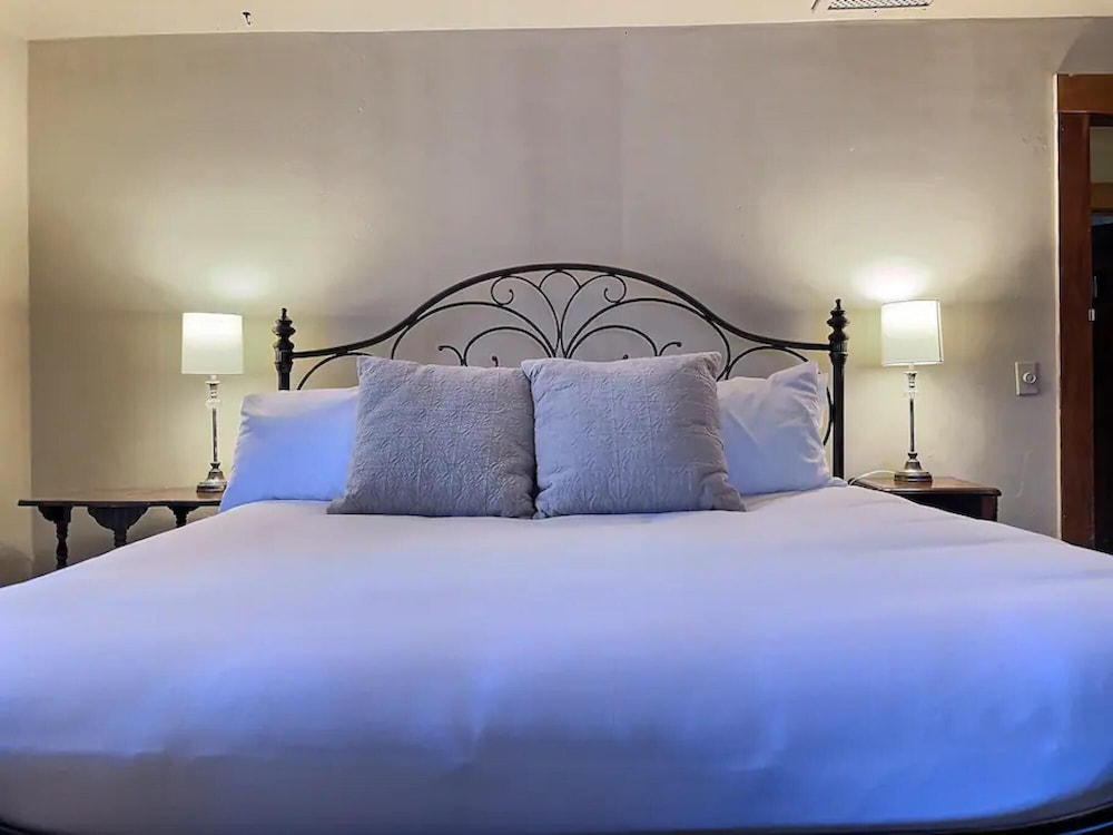 Avenue Hotel Bed & Breakfast - photo 11