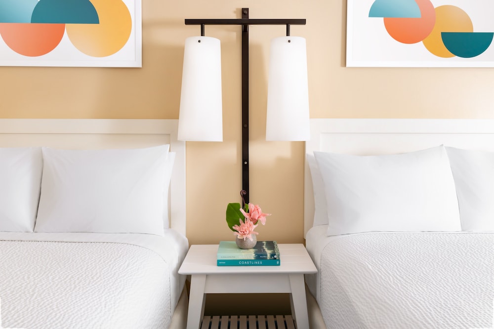 The Twin Fin Hotel - photo 28
