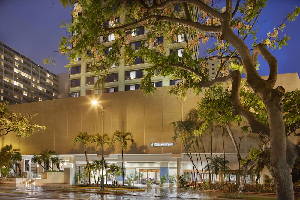 Holiday Inn Express Waikiki by IHG - photo 80