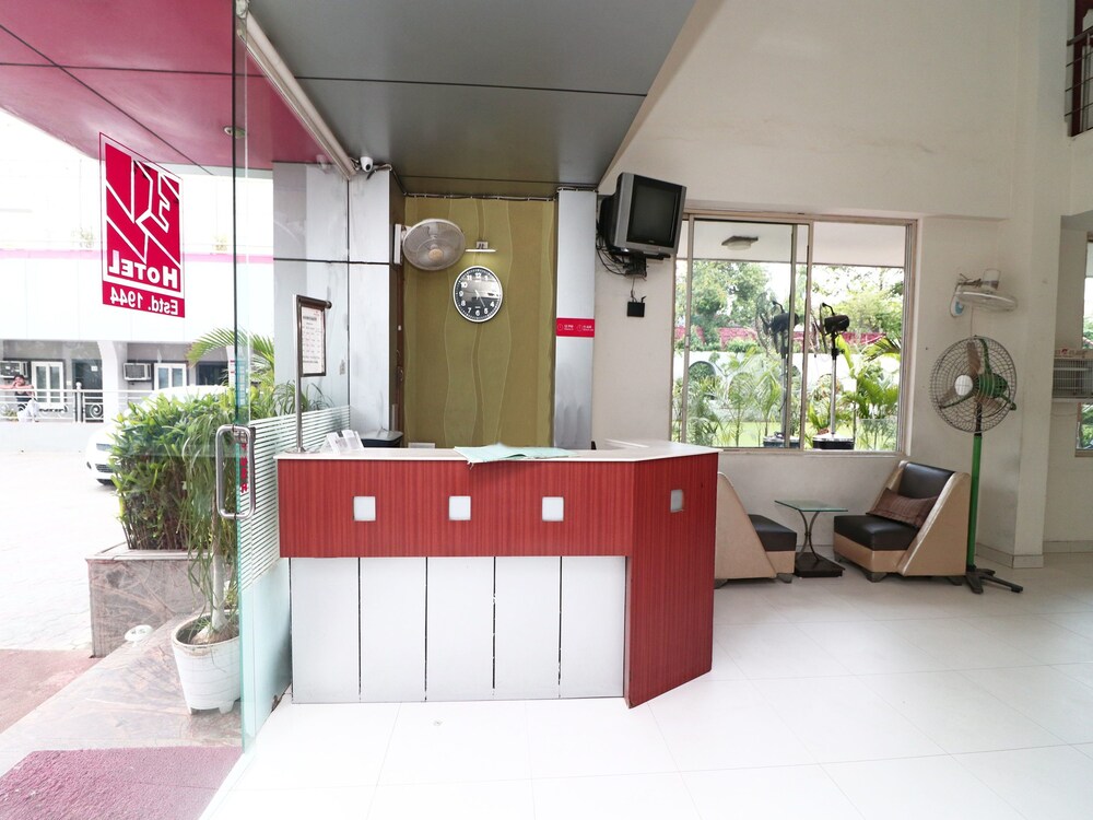 Oyo 5189 Hotel East Lite in Bareilly, India