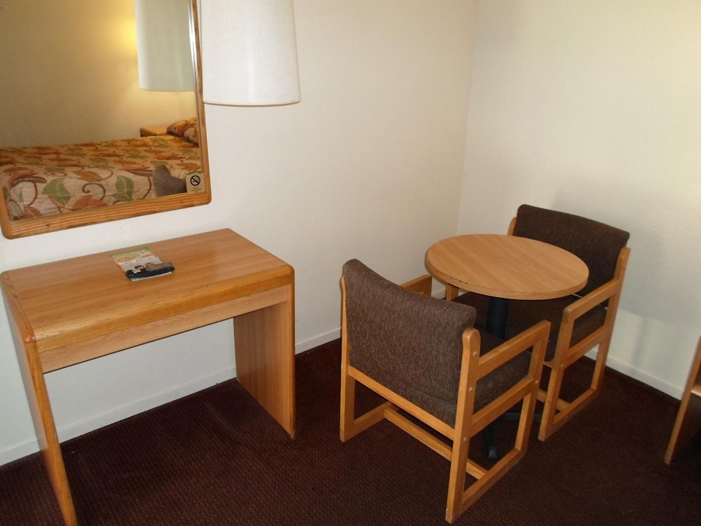 E Z 8 Motel Newark - photo 9