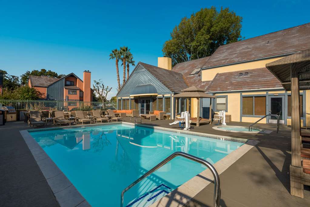SenS Suites Livermore SureStay Collection by Best Western - photo 6