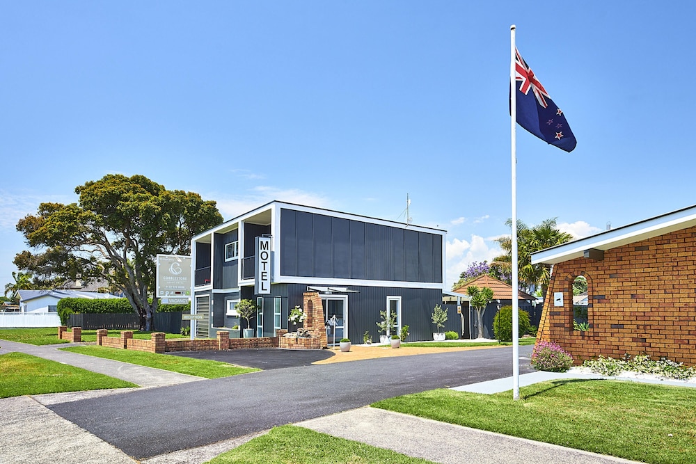 Cobblestone Court Motel