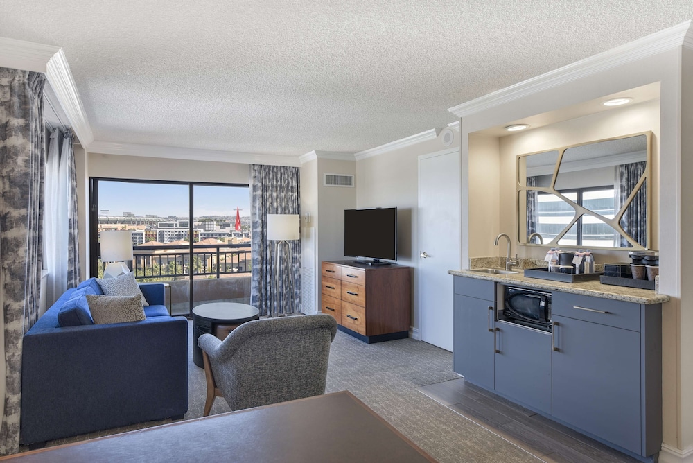 Embassy Suites by Hilton Anaheim Orange - photo 19