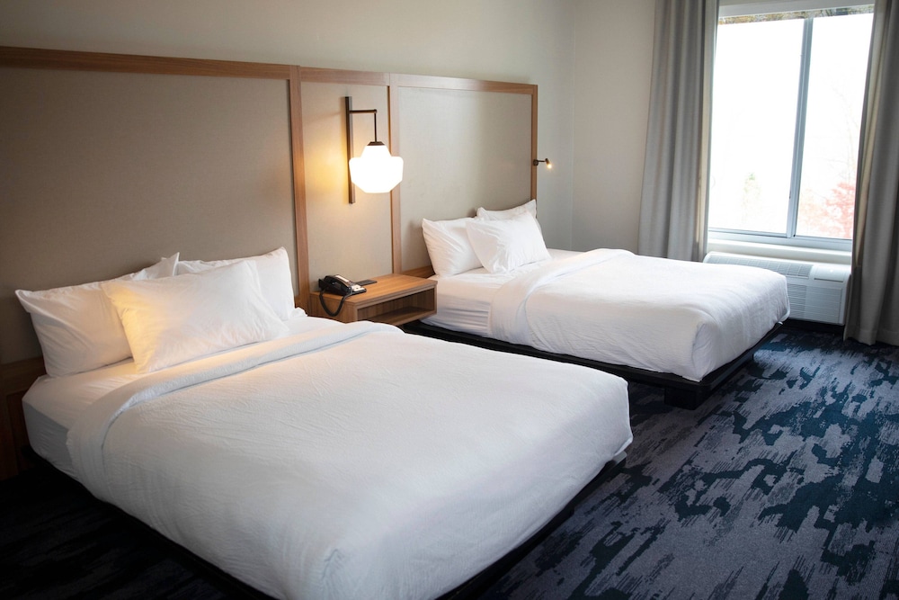 Fairfield Inn & Suites by Marriott Marquette - photo 8