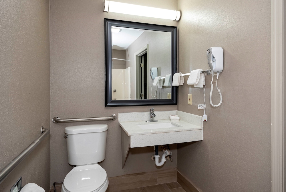 Red Roof Inn Bay Minette - photo 22