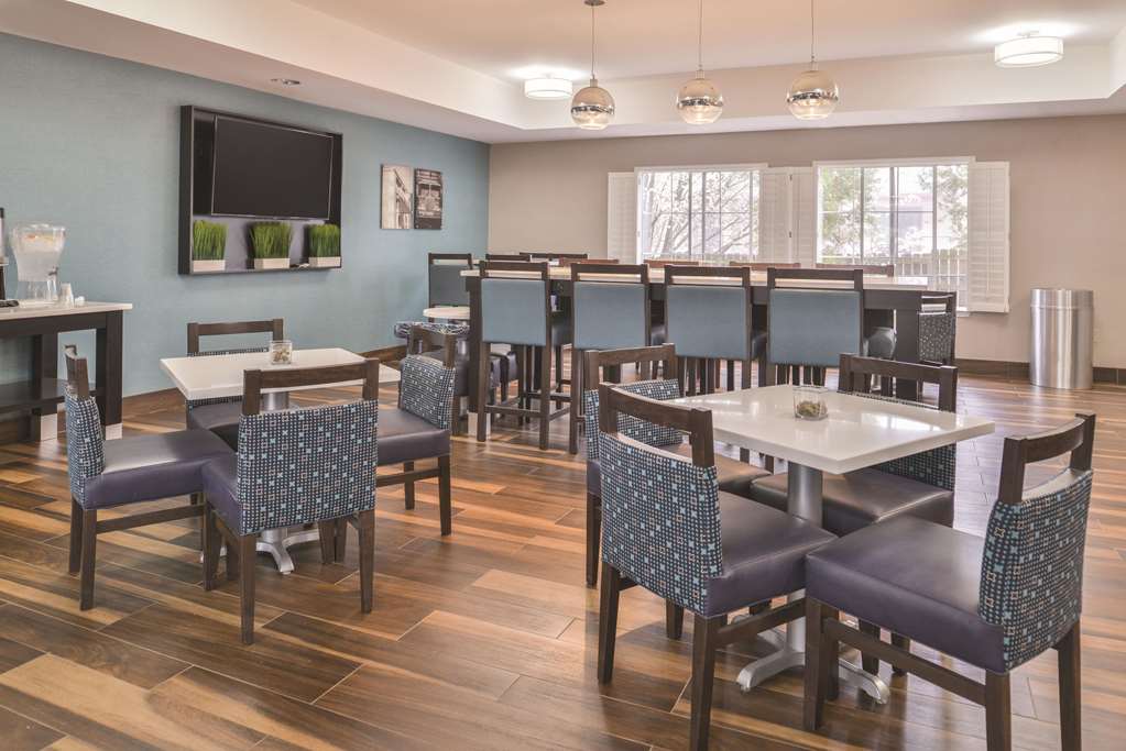 La Quinta Inn & Suites by Wyndham Atlanta South Newnan - photo 36