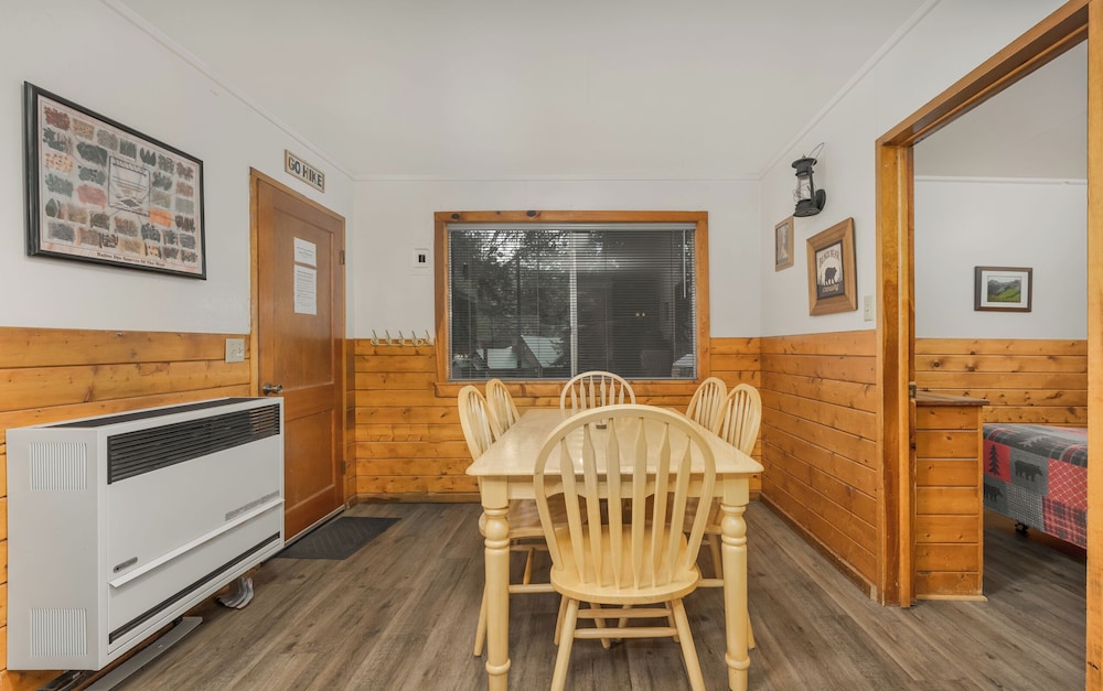Bear Paw Lodge & Vacation Homes - photo 19
