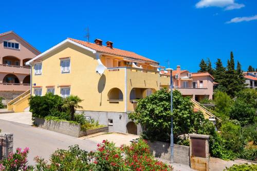 Apartments with parking space Kornic Krk 19478 — 4-Star Luxury Hotel in Krk, Croatia