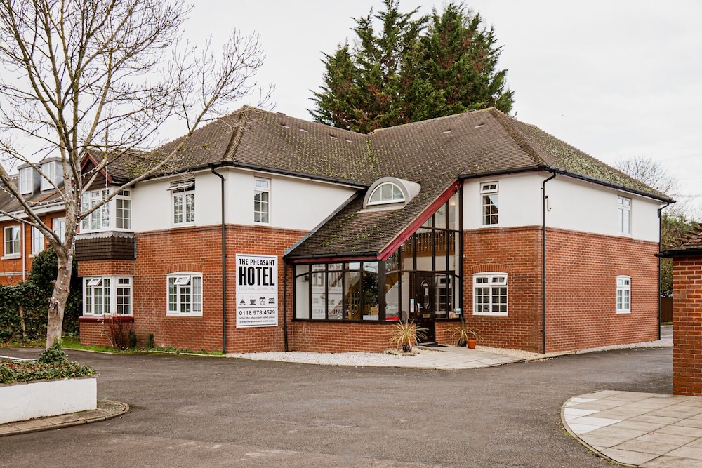 The Pheasant Bar & Restaurant Hotel in Wokingham, United Kingdom