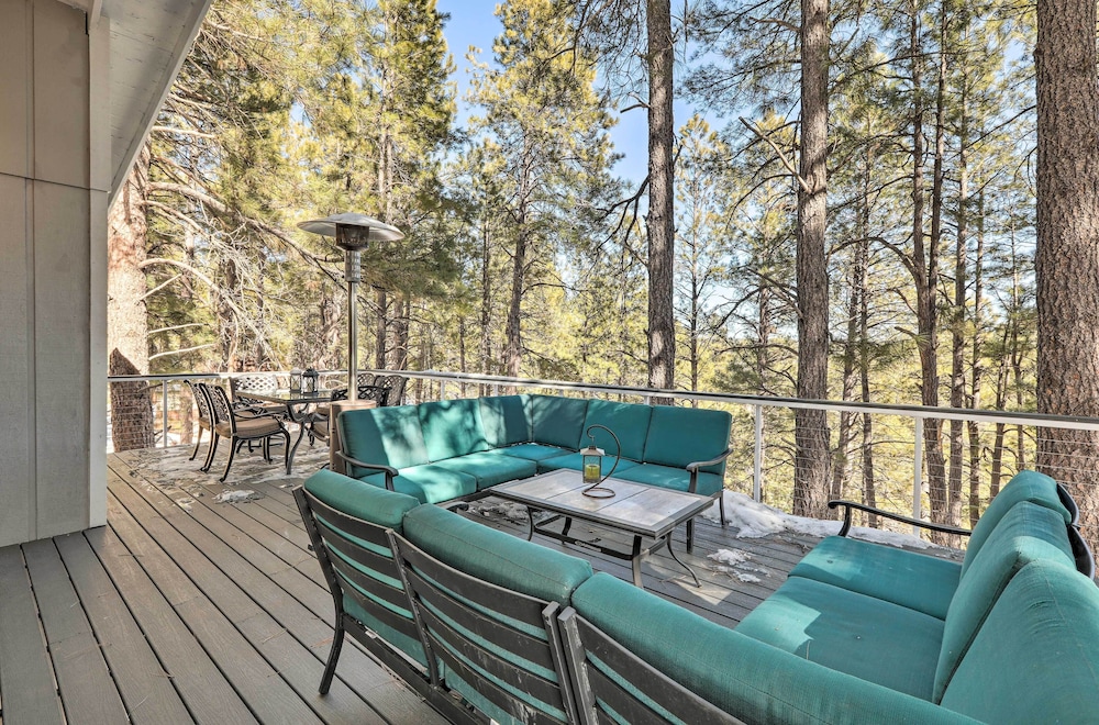 Luxurious & Forested Oasis in Flagstaff w Hot Tub in Flagstaff, United States