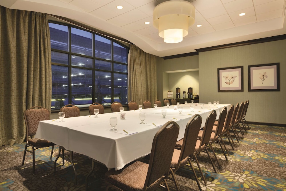 Hilton Garden Inn Worcester - photo 28
