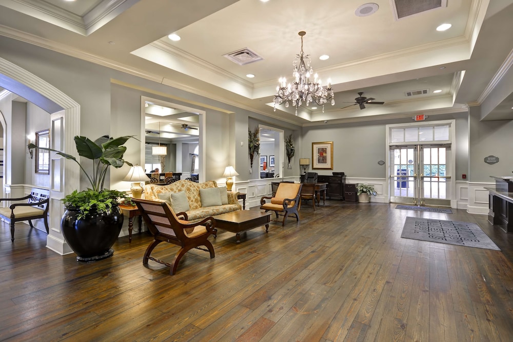 Hampton Inn & Suites Savannah Historic District - photo 2