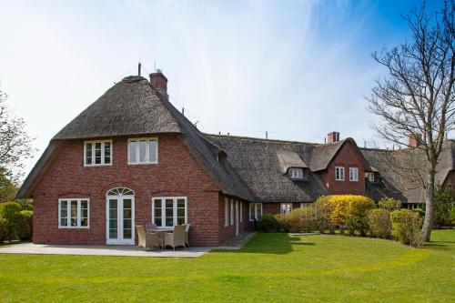 Kaeptn s Hues — 4-Star Luxury Hotel in Keitum, Germany