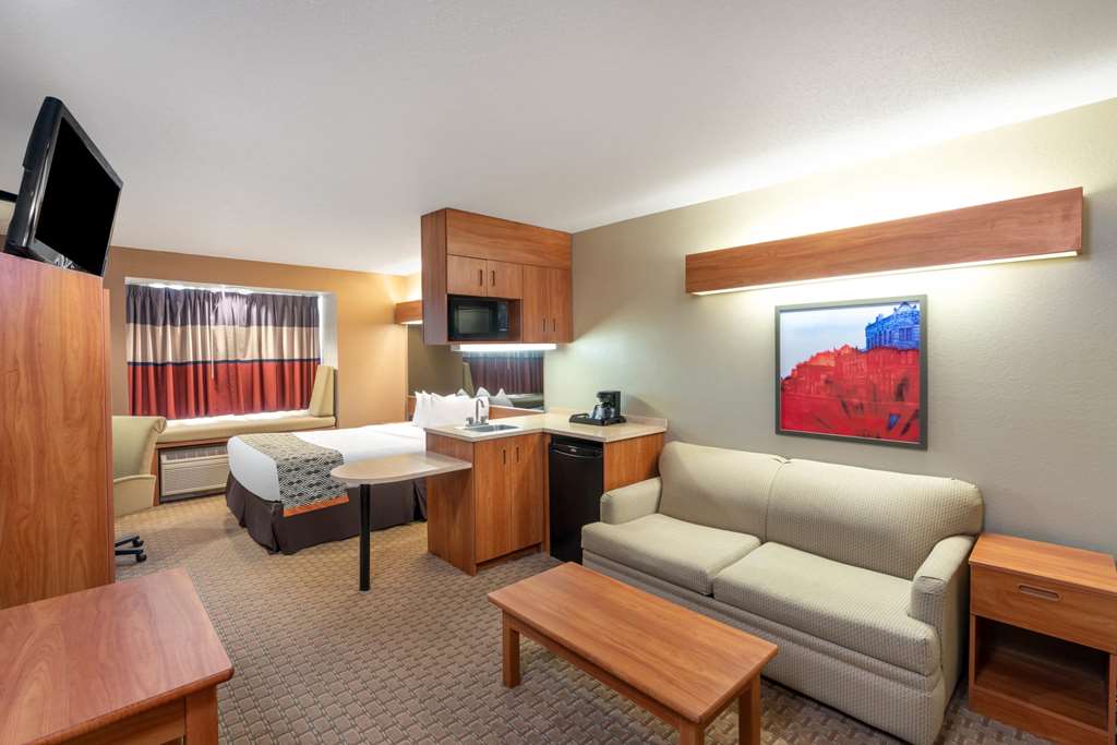 Microtel Inn & Suites by Wyndham Raton - photo 21