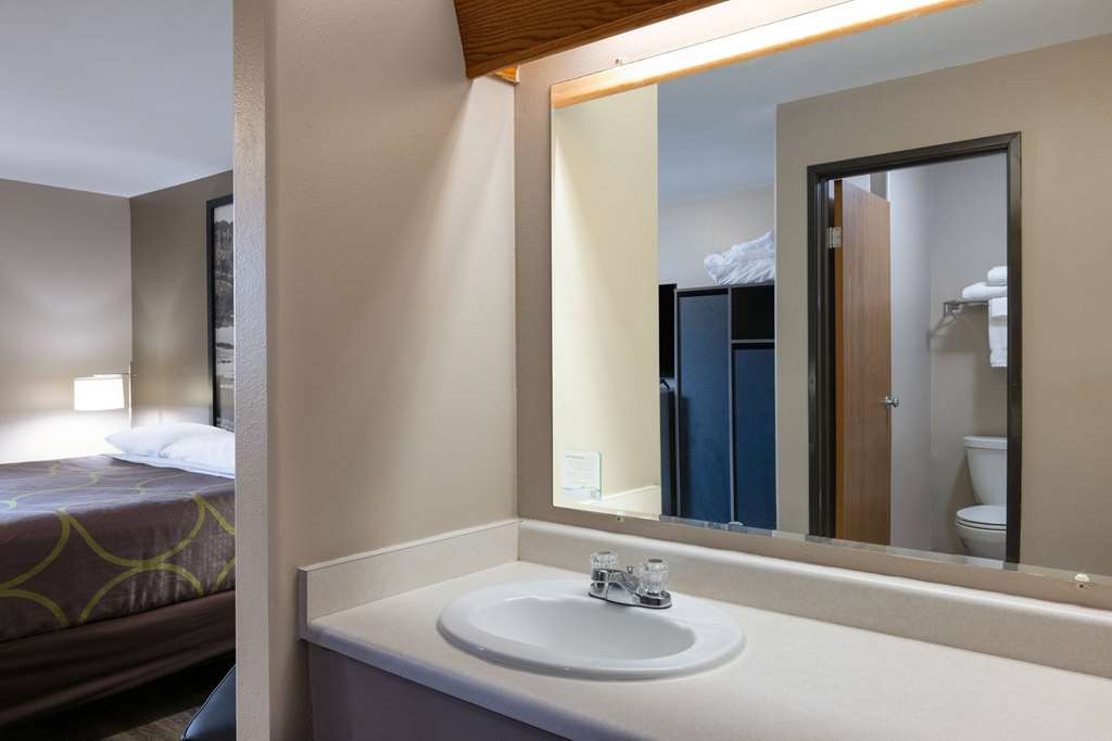 Super 8 by Wyndham Belgrade Bozeman Airport - photo 31