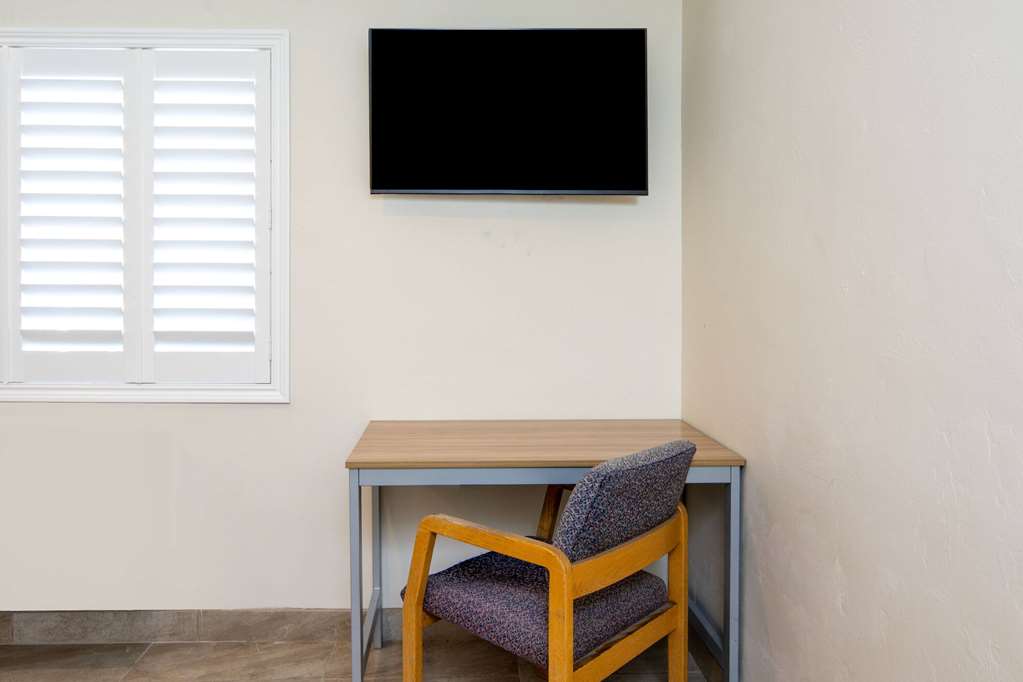Super 8 by Wyndham Bakersfield CA - photo 16