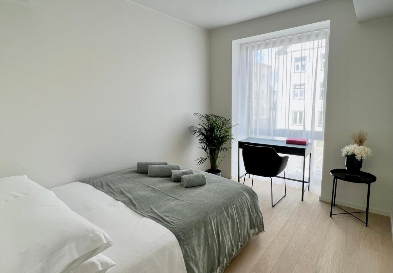 Brand new city centre apartment free parking spot